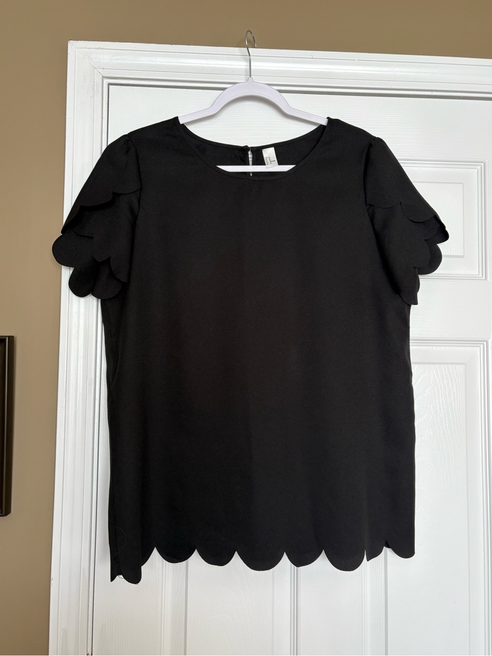 Women's Black Scallop Sleeve Top